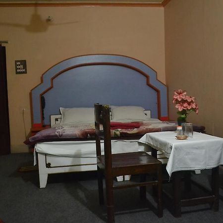 ורנאסי Hotel Sandeep מראה חיצוני תמונה