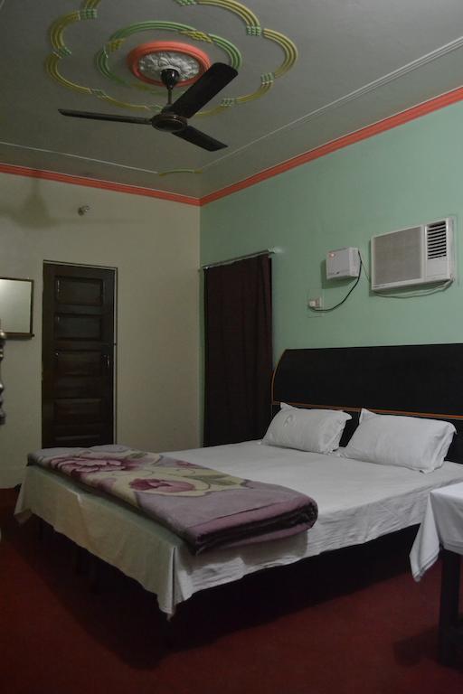 ורנאסי Hotel Sandeep חדר תמונה