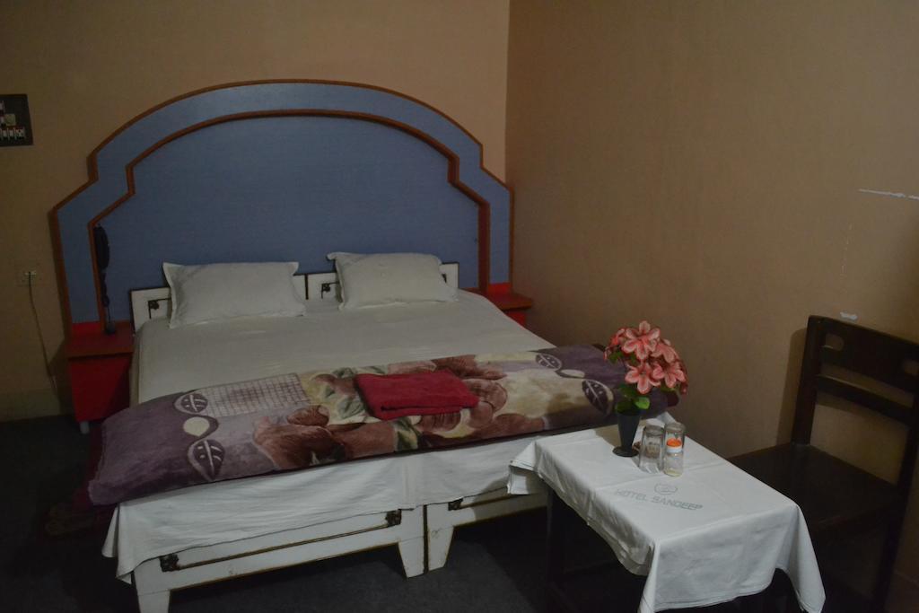 ורנאסי Hotel Sandeep חדר תמונה