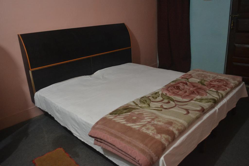 ורנאסי Hotel Sandeep מראה חיצוני תמונה