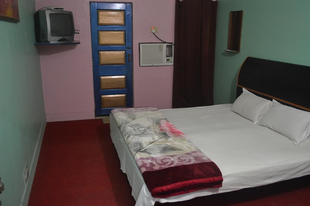 ורנאסי Hotel Sandeep מראה חיצוני תמונה