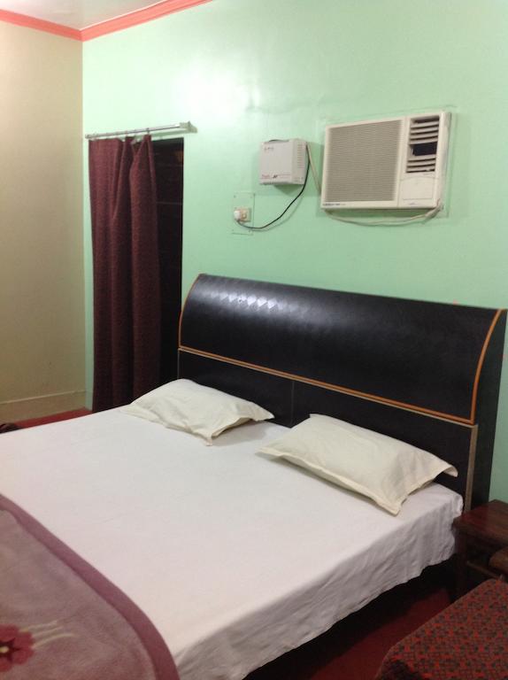 ורנאסי Hotel Sandeep מראה חיצוני תמונה