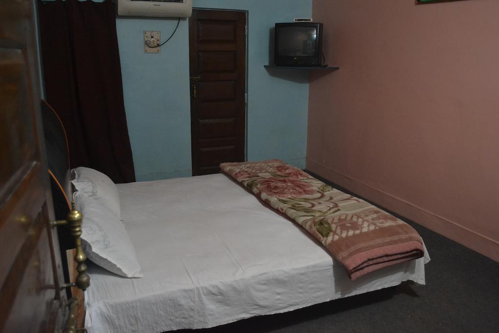 ורנאסי Hotel Sandeep מראה חיצוני תמונה